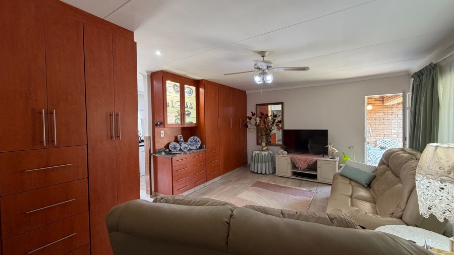 2 Bedroom Property for Sale in Miederpark North West